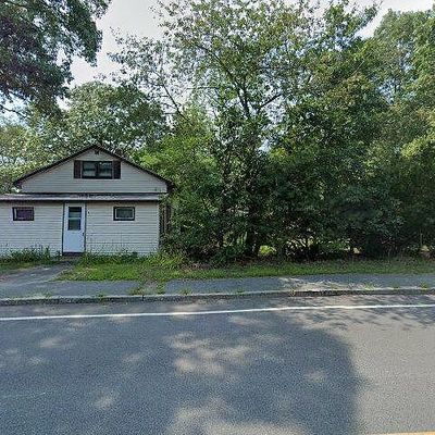 20 Dwight St, Halifax, MA 02338