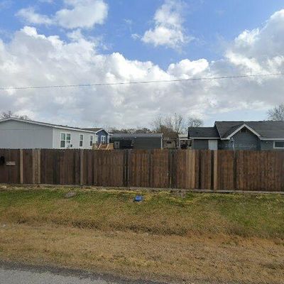 313 S Magnolia St, Highlands, TX 77562