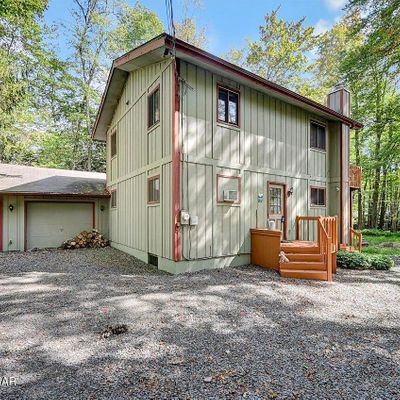 5598 Woodland Ave, Pocono Pines, PA 18350