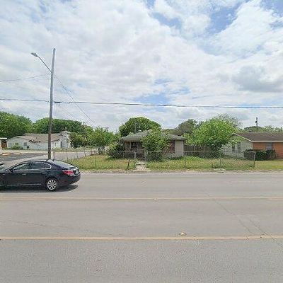 701 W Kingsbury St, Seguin, TX 78155