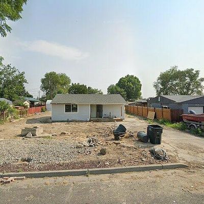 711 S Locust Ln, Moses Lake, WA 98837