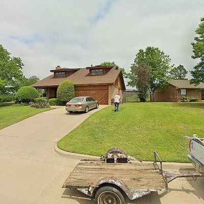 1322 Lakehurst Dr, Ada, OK 74820