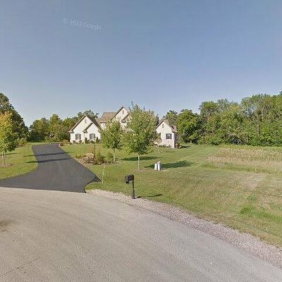 11556 N Creekside Ct, Mequon, WI 53092