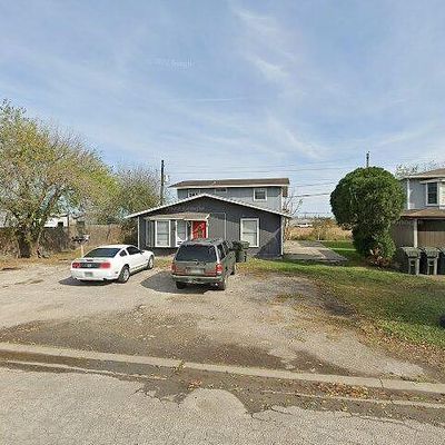 116 Green Point Dr, Corpus Christi, TX 78405