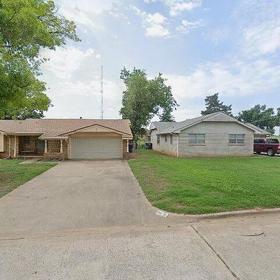 213 Sunny Ln, Chickasha, OK 73018