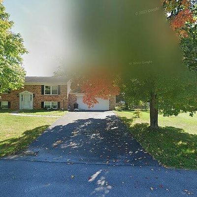 18345 Woodside Dr, Hagerstown, MD 21740