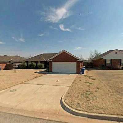 272 Woodlands Dr, Harrah, OK 73045