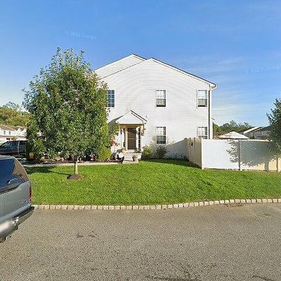 28 Glacier Dr, Berlin, NJ 08009