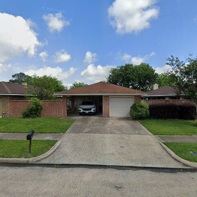 2808 Heatherwood Dr, Baytown, TX 77521