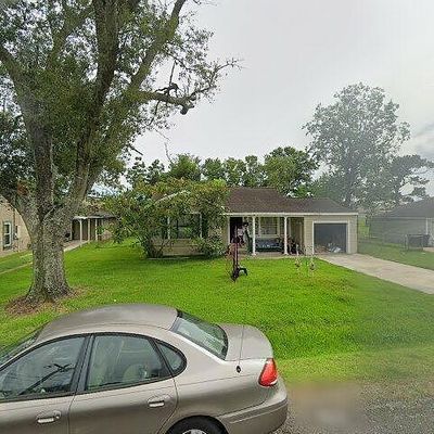 220 Charles Ave, Bridge City, TX 77611