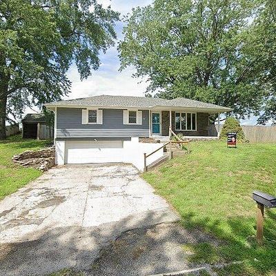 324 Gregory Dr, Gower, MO 64454