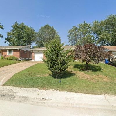 301 Southampton Dr, Saint Louis, MO 63125