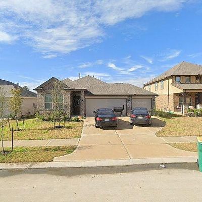 6415 Hunters Way Ln, Baytown, TX 77521