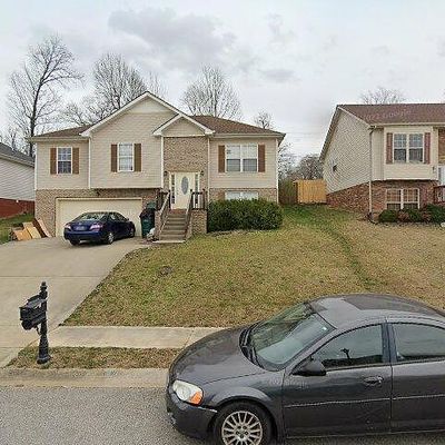 649 Foxfield Dr, Clarksville, TN 37042