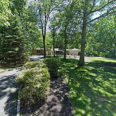 60 Glen Eagle Dr, Watchung, NJ 07069