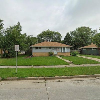 8906 W Monrovia Ave, Milwaukee, WI 53225