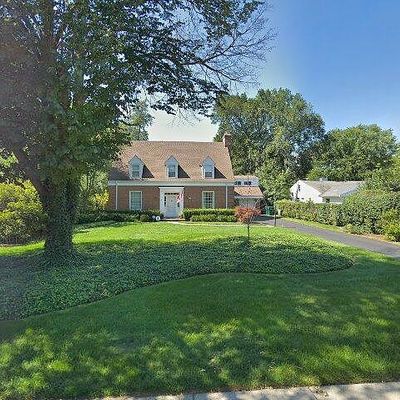 909 Locust Rd, Wilmette, IL 60091