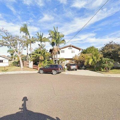 790 Avocado Ln, Carlsbad, CA 92008