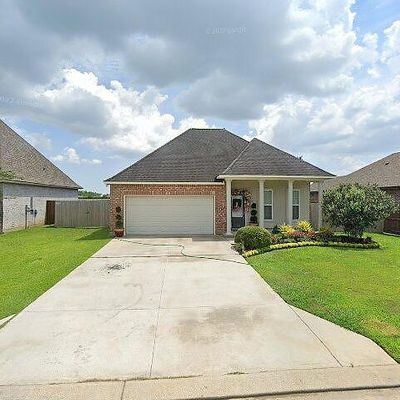 200 Whispering Meadows Rd, Broussard, LA 70518