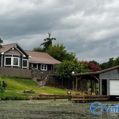 2084 Buck Island Dr, Guntersville, AL 35976