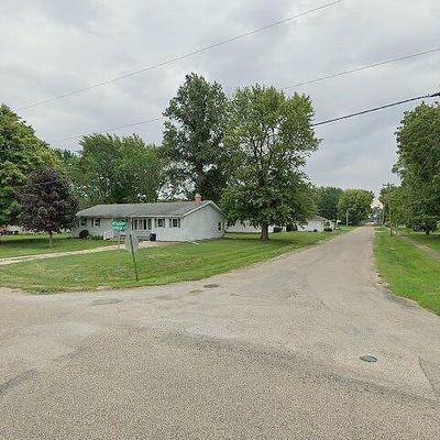 216 N Division St, Avon, IL 61415