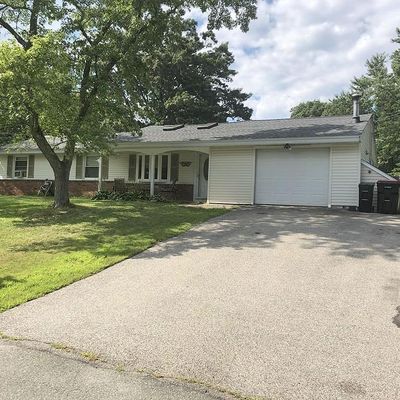 8 Twin Oaks Dr, Brockton, MA 02302