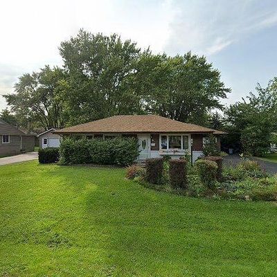 16 Aldine Rd, Lake Zurich, IL 60047