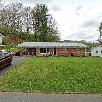 114 Morning Dr, Waynesville, NC 28786