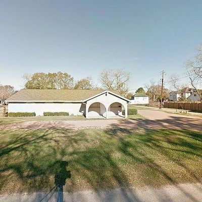 104 W 4 Th St, El Campo, TX 77437