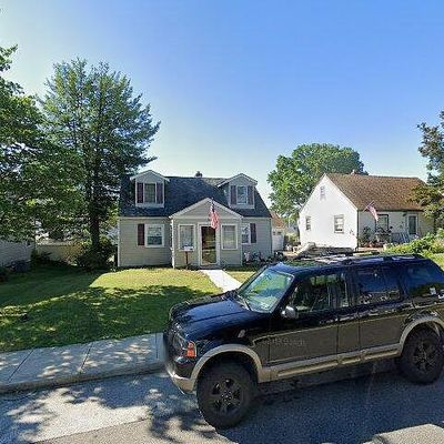 32 Green Ln, Aston, PA 19014