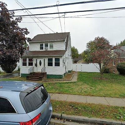 18 Perry St, Hempstead, NY 11550