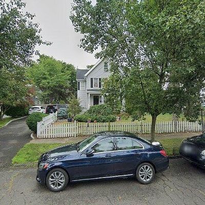 27 Cowing Pl, Stamford, CT 06906