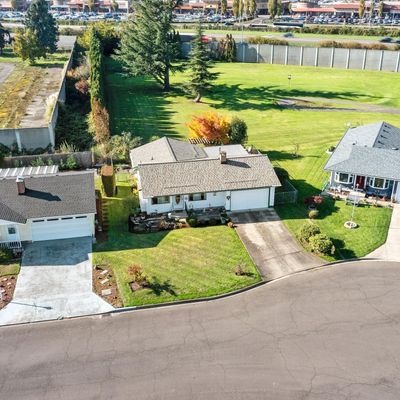 2239 Country Club Ter, Woodburn, OR 97071