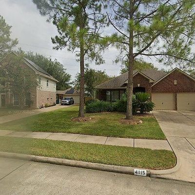 4111 Ridgepoint Dr, Pearland, TX 77584