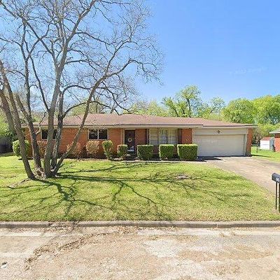 104 N Emberwood Dr, Robinson, TX 76706