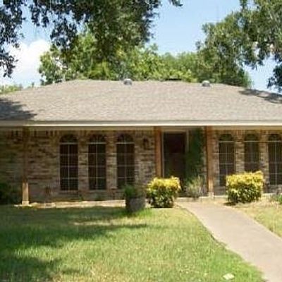 1041 Rosewood Dr, Desoto, TX 75115