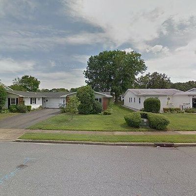 17 Blake Cir, Brick, NJ 08724