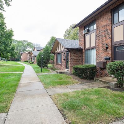 17 W708 Kirkland Ln, Villa Park, IL 60181