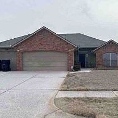 1805 Ne 34 Th St, Moore, OK 73160