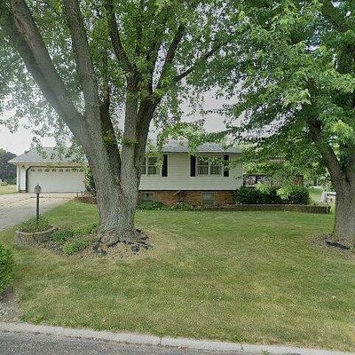 1902 Lake Ave, Eureka, IL 61530