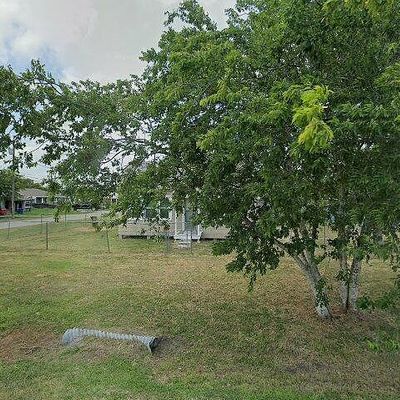 301 Swift St, Woodsboro, TX 78393