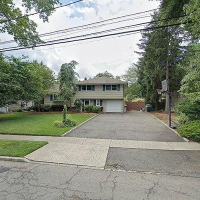 25 Lake Dr, Westwood, NJ 07675