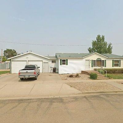 309 E Oak Ave, Glen Ullin, ND 58631