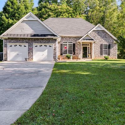 32 Red Leaf Dr, Dallas, GA 30157