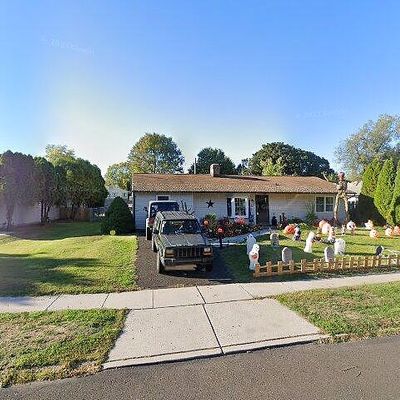 43 Yellowood Dr, Levittown, PA 19057