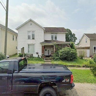 615 Elm St, Coshocton, OH 43812