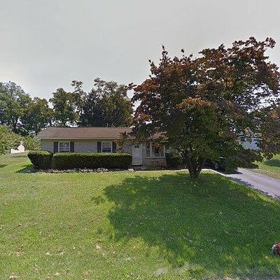 680 Redwood Dr, Waynesboro, PA 17268