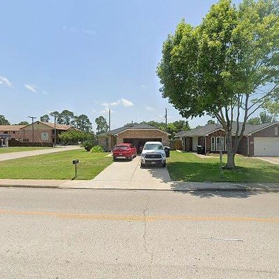 550 E House St, Alvin, TX 77511