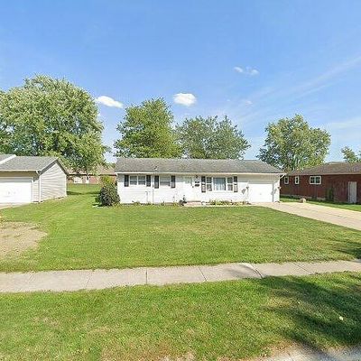 810 N Blackhoof St, Wapakoneta, OH 45895