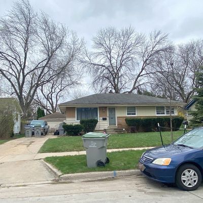 8145 W Lynmar Ter, Milwaukee, WI 53222